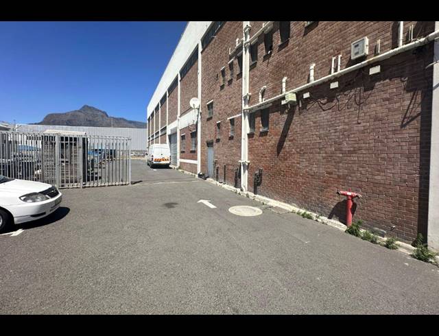 5,007M² WAREHOUSE FOR SALE IN PAARDEN EILAND